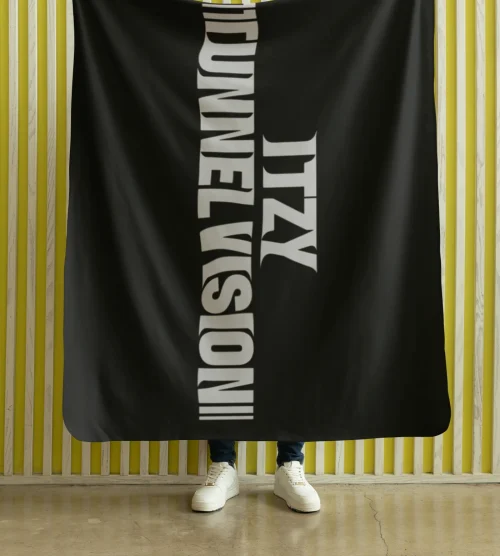 Itzy Tunnel Vision Blanket