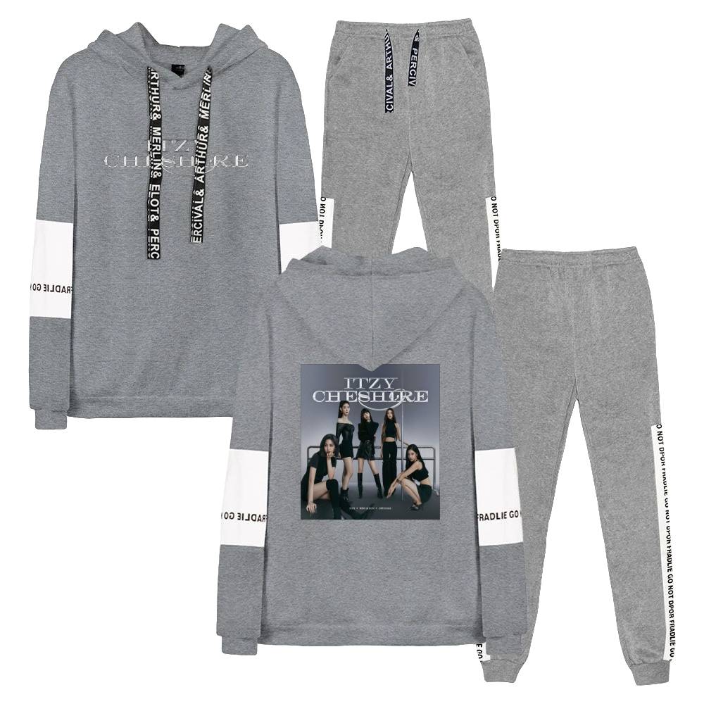 Itzy Set #1 + Keychain - Image 4